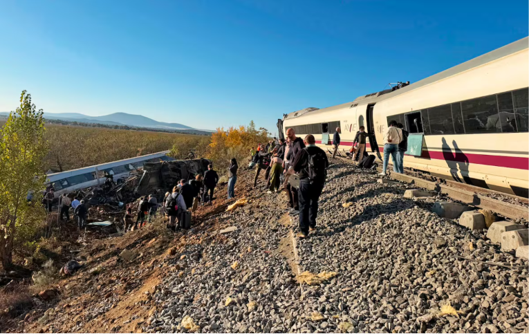 Accident de tren a Toledo: deu morts en xocar un AVE i un Iryo